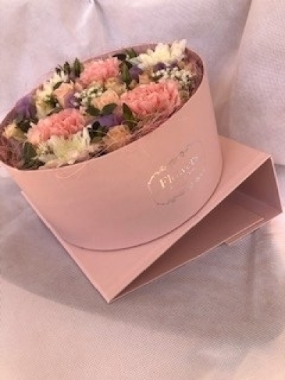 Surprise Flower Box - These beautifully presented Boxes arrive closed and then open up to reveal a lovely arrangement of Fresh Flowers. The sides then fold back to angle the box to show of the beautiful arrangement. The standard includes Roses and other Seasonal Flowers. The Large includes all Roses.