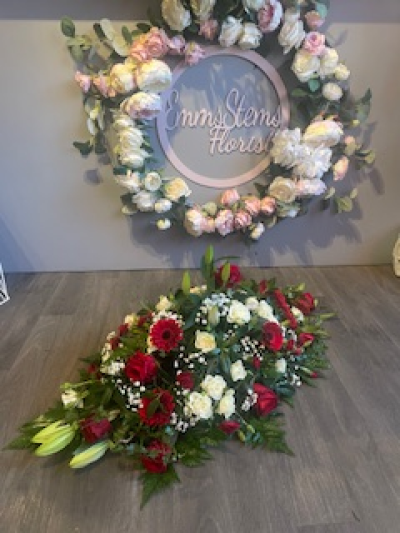 Single Ended Spray SYM-301 - This red and white single ended spray is handmade by our talented florists using the freshest flowers to guarantee a loving tribute. Same day delivery may not be possible on this design – please contact us to discuss your requirements.