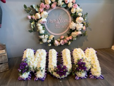 MUM - Mum, based in white with purple ribbon and flower sprays