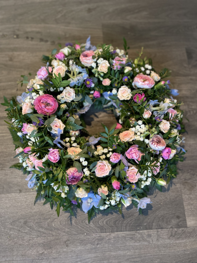 Wreath - Wreath with seasonal flowers in pink, white and blue.
Standard- 12"
Medium - 14"
Large- 16"
Extra Large- 18"