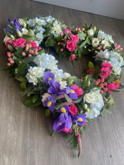 Heart - Bespoke Heart, in seasonal flowers