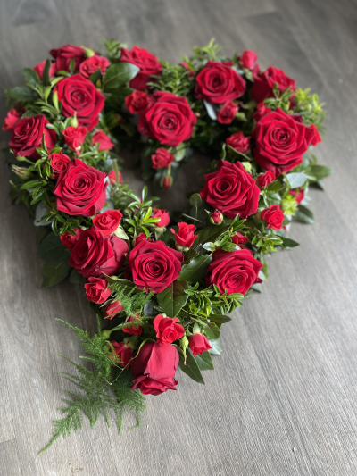 All my Love Heart - Stunning open bespoke made Heart using Red Roses.
Standard- 15"
Medium-18"
Large-21"