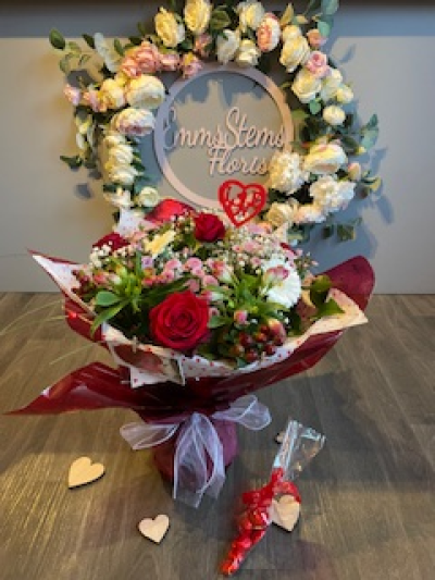 Big Heart - Beautiful Emms Stems Choice Bouquet in red & pink coloured flowers. With delicious 12 Solid Milk Chocolates